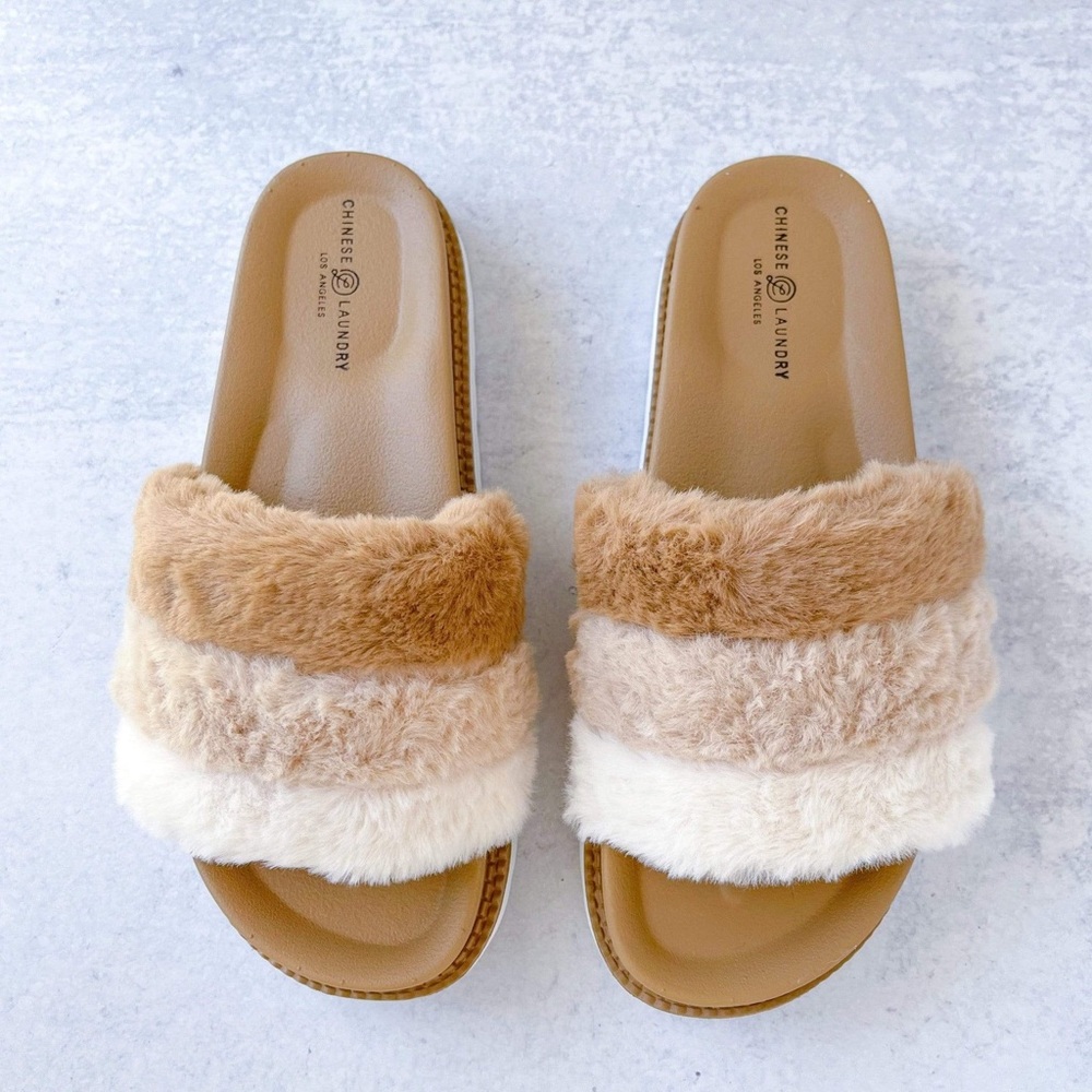 Treat Fluffy Slide in Beige Fur